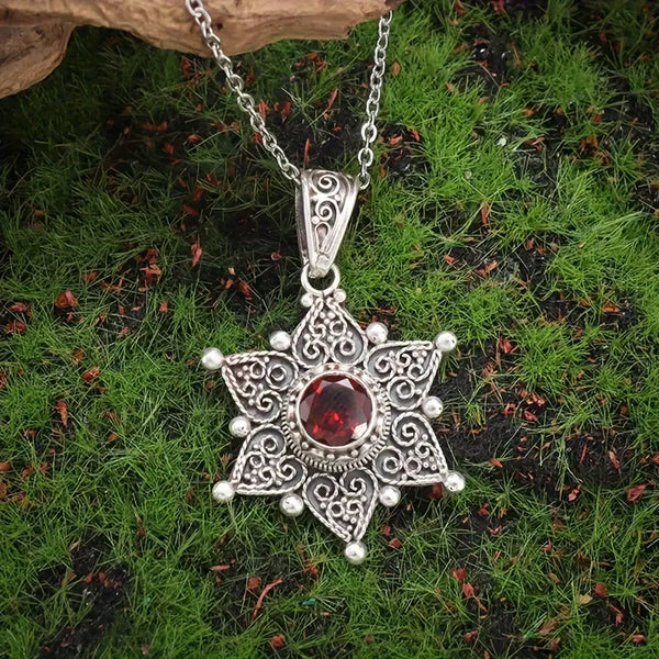 Jessindra™ - Carmalyth Necklace in White Gold