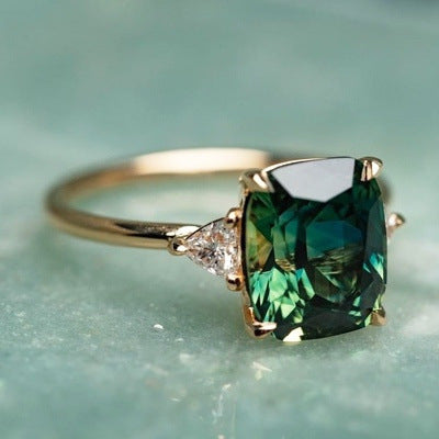 Emerald Elegance™ - Vintage Green Gemstone Ring in Gold