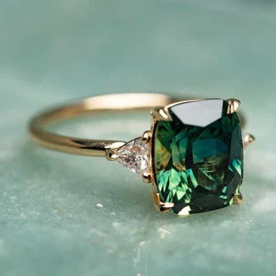 Emerald Elegance™ - Vintage-Inspired Gold Ring with Green Gemstone